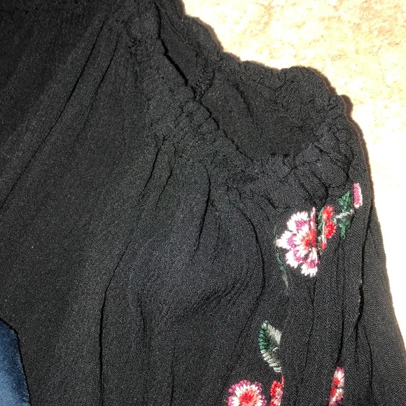 aeropostale of the shoulder black rose shirt - Picture 2 of 4
